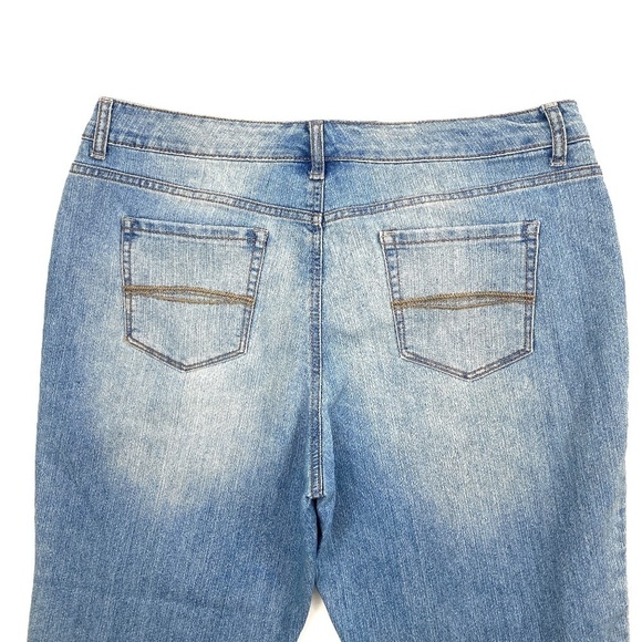 Bandolino Mandie Straight Leg Women's size 16PS Medium Wash Blue Denim jeans   G - Picture 2 of 4